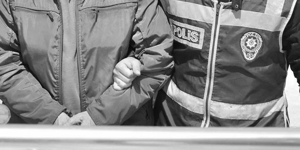 Uomo ucciso in stazione di polizia di Çorum dopo denuncia di aggressione: due sospetti arrestati