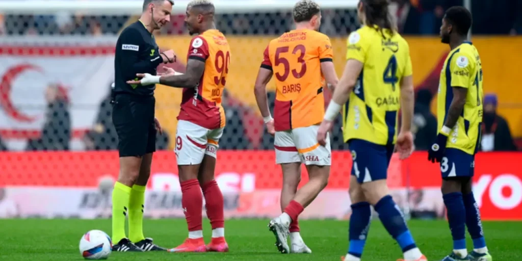 Derby di tifo: Galatasaray sfida Fenerbahçe il 1 dicembre nella 14ª settimana della Super Lig