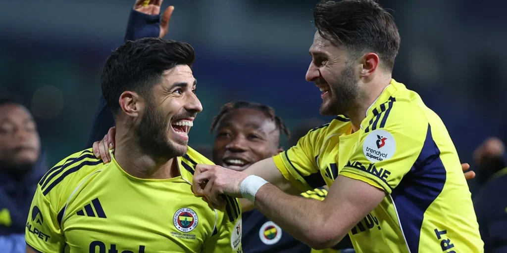 Trabzonspor vince 4‑3 a Başakşehir, Konyaspor e Antalyaspor pareggiano; Galatasaray e Fenerbahçe mantengono la vetta