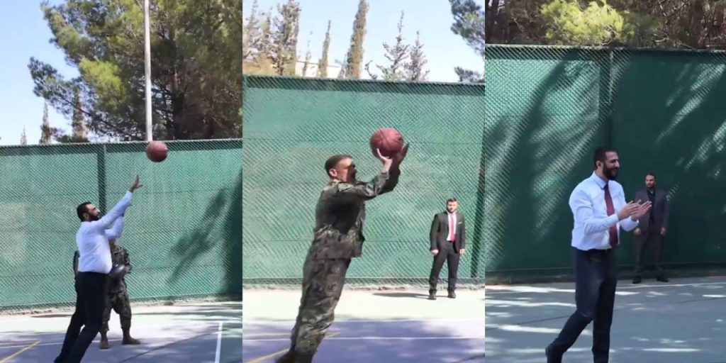 Incontro Insolito: Il Presidente della Siria Gioca a Calcio con Ufficiali Americani in un Gestodi Distensione e Cooperazione