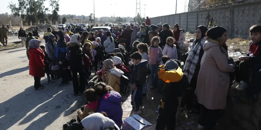 Siria apre un corridoio umanitario per evacuare civili nelle zone controllate dall'YPG