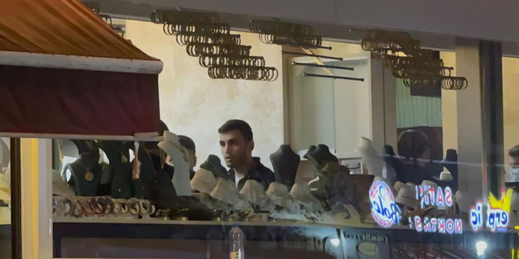 Crollo di un edificio a Gebze: il gioielliere salva i suoi beni più preziosi in pochi minuti