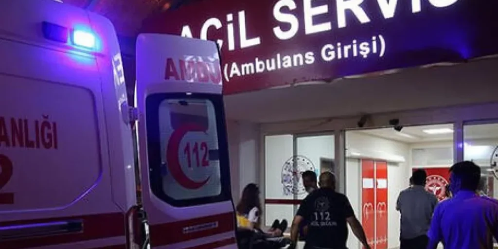 Tre persone ricoverate in ospedale dopo aver mangiato döner di pollo a Niğde: sospetto avvelenamento alimentare