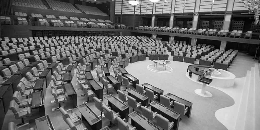 Un cuoco arrestato per abuso sessuale al ristorante parlamentare: quattro sospetti in custodia