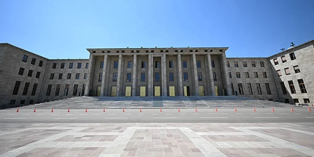 Ministero monitora accusa di molestia alla Camera dei Deputati e avvia supporto psicologico per la vittima