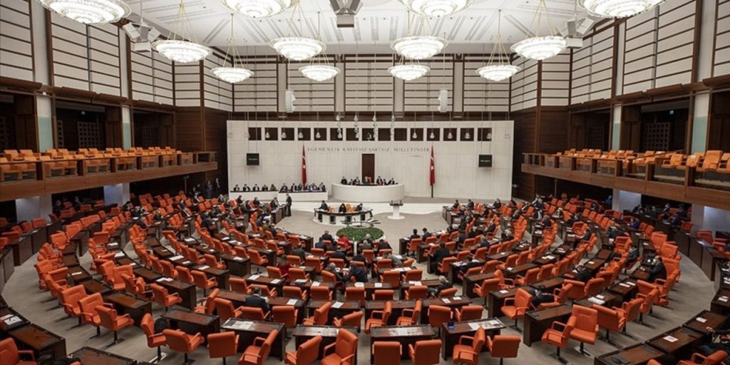 Settimana decisiva per la Turchia: il Parlamento discute regolamentazioni che interessano milioni di persone