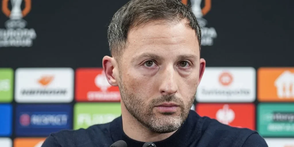 Fenerbahçe in trasferta contro FCSB: allenatore e giocatore si scambiano parole prima della partita