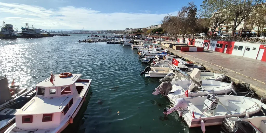 Pescatori di Tekirdağ bloccati per tre giorni a causa del lodo, attendono lunedì