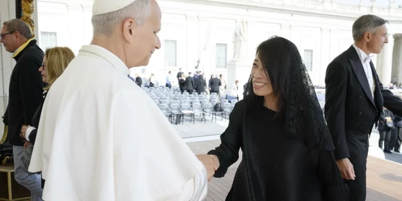 La moglie e la figlia di Jimmy Lai incontrano il Papa mentre l'attivista per la democrazia attende il verdetto del processo per la sicurezza nazionale a Hong Kong