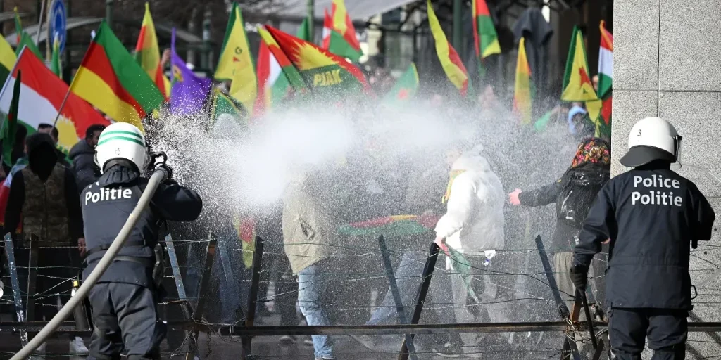 Protesta di gruppi YPG/SDG a Bruxelles per la situazione dei curdi in Siria