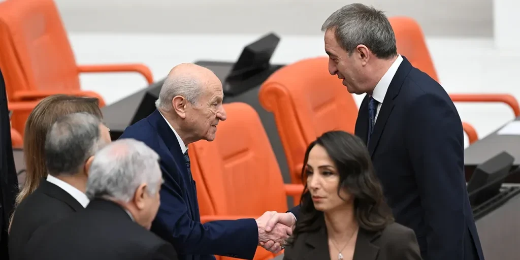 Delegazione DEM Parti incontra il presidente MHP Devlet Bahçeli a Imralı