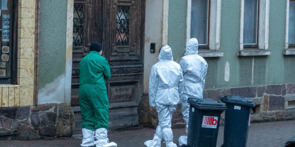 Salvati 32 animali da un'abitazione in condizioni disastrose in Germania: un caso di abbandono e maltrattamento che solleva preoccupazioni sulla protezione degli animali