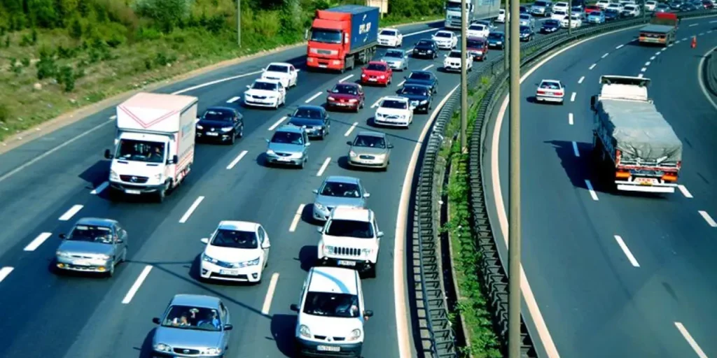 Nuove tariffe per le assicurazioni auto obbligatorie: riduzioni per conducenti senza incidenti e aumenti fino a 290.000 lira per i rischiosi