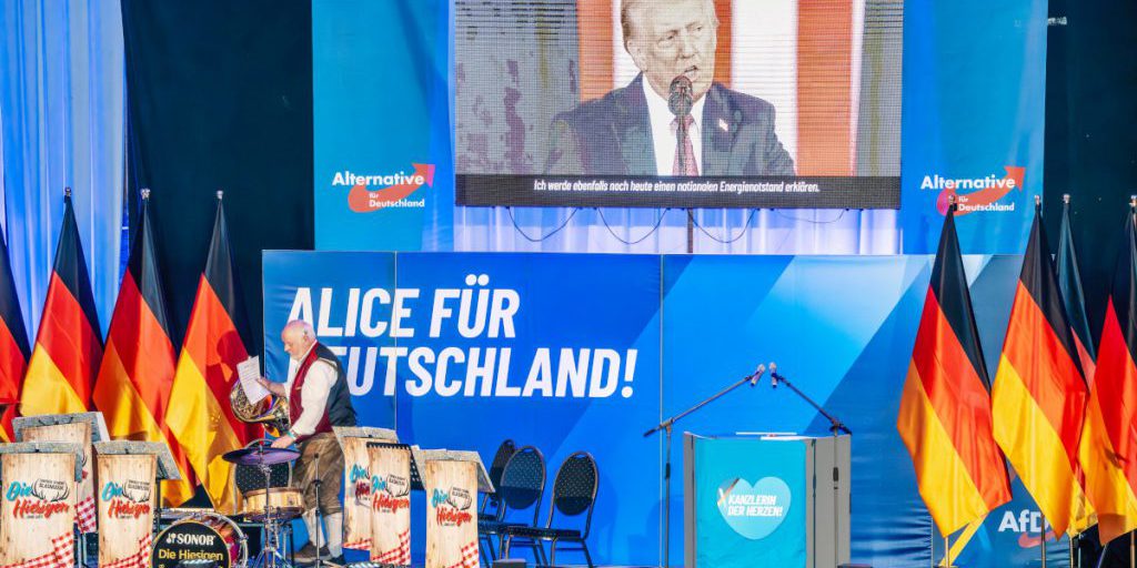 AfD mira a un'alleanza con Trump per muro di confine e rafforzamento del Verfassungsschutz