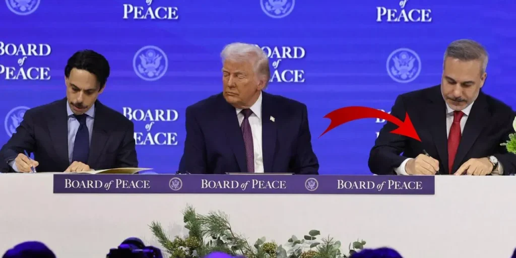 Fidan firma il documento di pace di Gaza con la propria penna