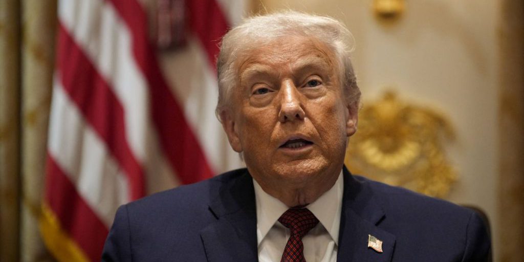 Stati Uniti introducono controllo dei profili social media per i visitatori.