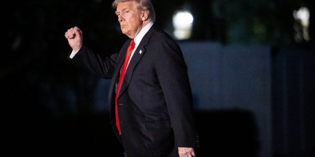 Richiesta di Trump per misure più severe contro i migranti irregolari negli Stati Uniti scatena proteste e dibattito sulla sicurezza nazionale e i diritti umani