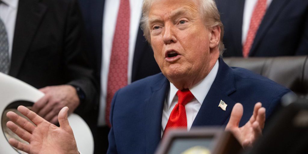 20 stati statunitensi denunciano Donald Trump in causa legale.