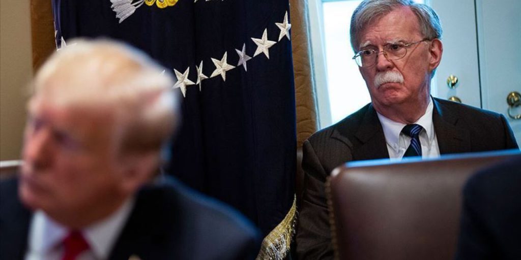 Ex Consigliere di Trump John Bolton accusato di 18 reati per aver nascosto documenti classificati