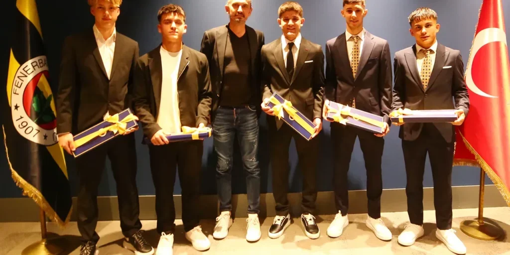 Fenerbahçe firma cinque contratti con giovani della propria accademia
