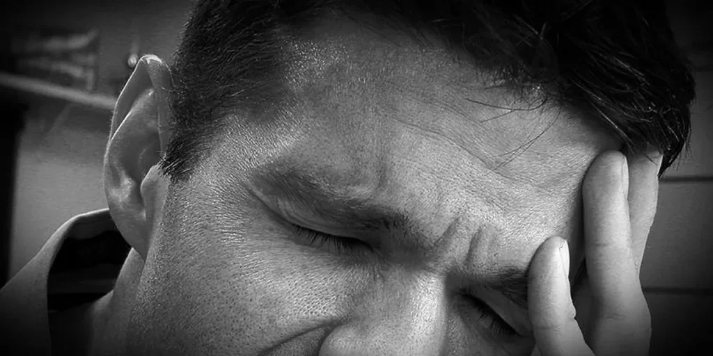 Migraenne: un disturbo che coinvolge energia cerebrale e l’asse intestino‑cervello