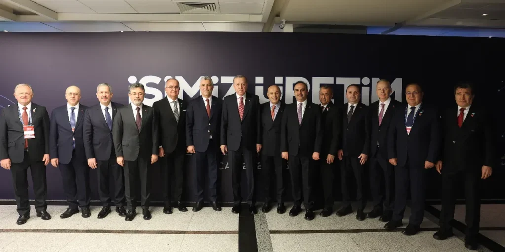 Turquia chiude il 2025 con esportazioni record di 273,4 miliardi di dollari