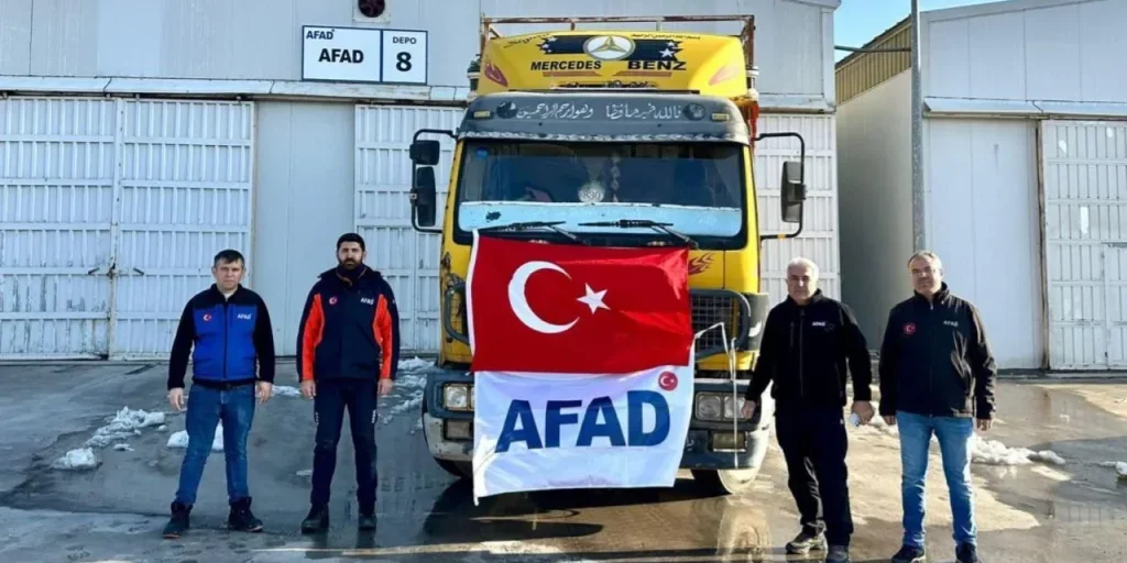 Turchia invia 50 tonnellate di aiuti umanitari a Ayn El Arab