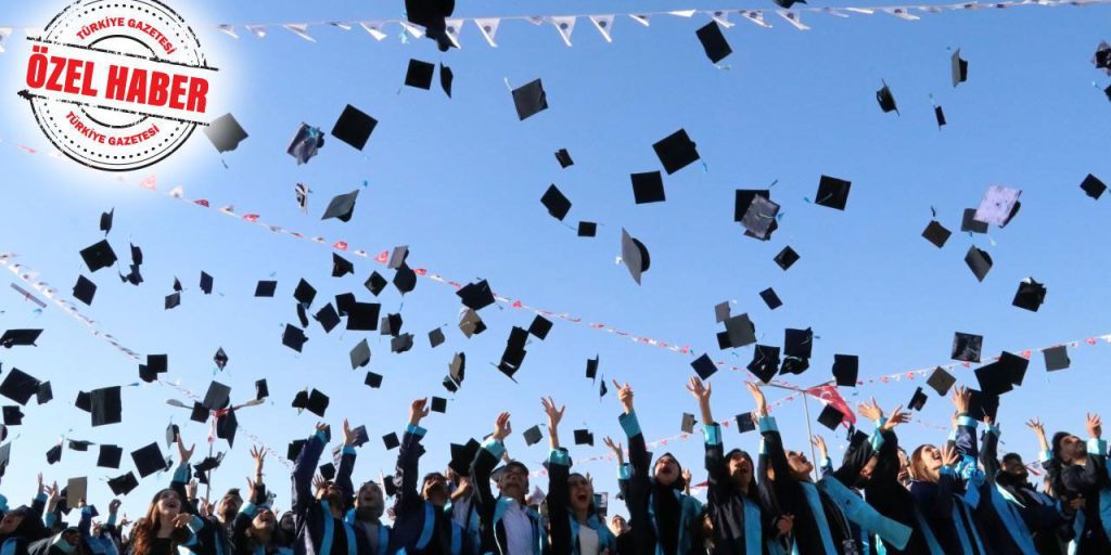 Üç yılda mezuniyet yüzleri güldürdü! Öğrenciler kısa sürede mesleğe atılmak istiyor