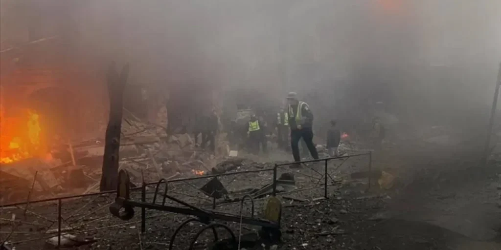 Ucraina attacca tre obiettivi russi: impianti aeronautici, di produzione di droni e petroliferi