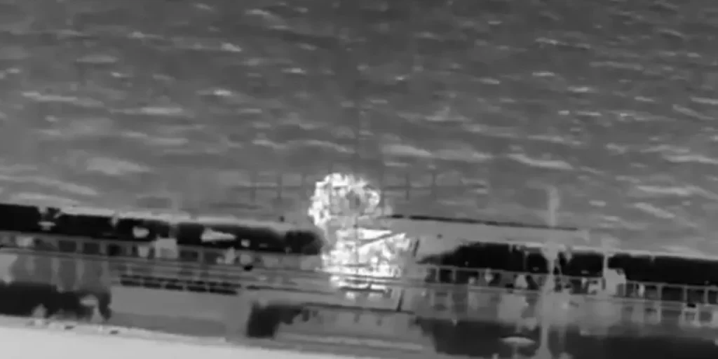 Petroliera russa colpita da droni nel Mediterraneo, oltre 2000 km dalla Ucraina