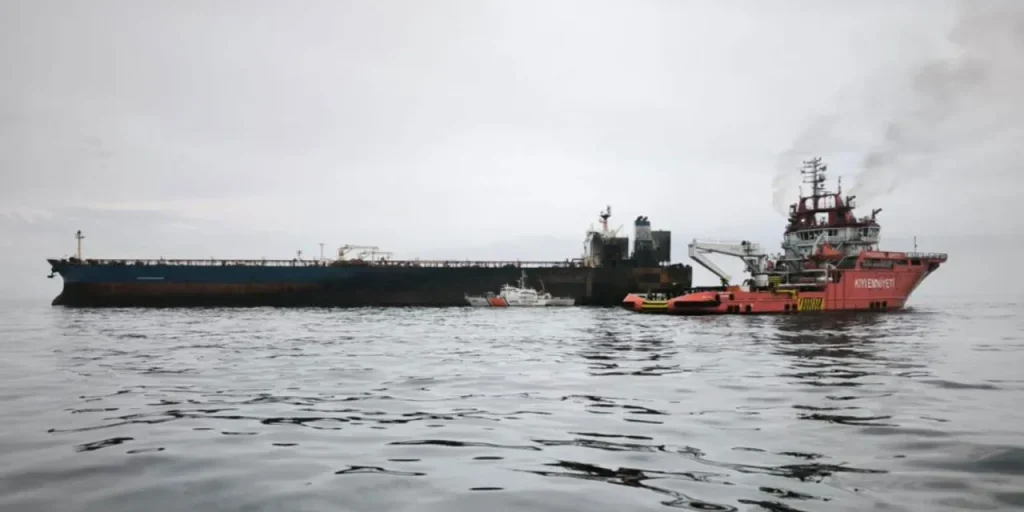 Incendio sulla nave KAIROS nel Mar Nero è stato spento