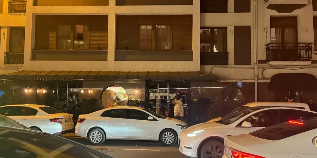 Raid notturno sull'hotel Bebek: proprietario arrestato per traffico di droga, struttura sospesa per un mese