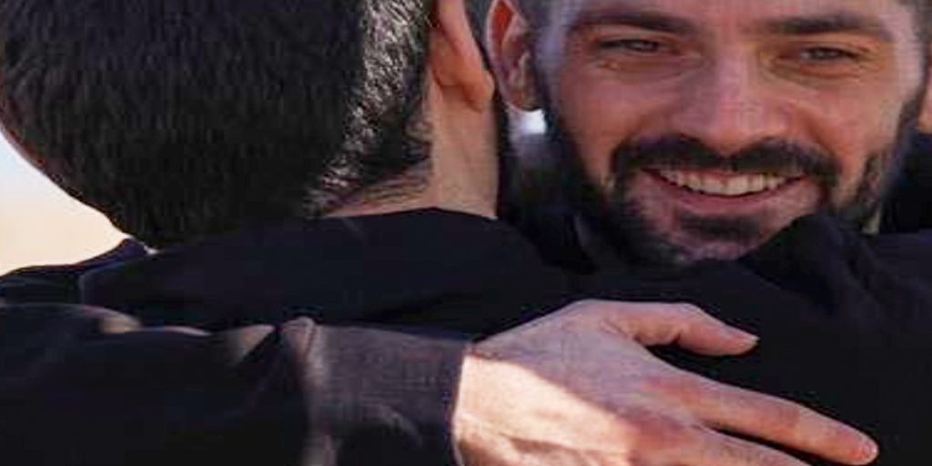 Bewegende Bilder der dramatischen Freilassung in Israel – Hamas-Geiseln fallen Familien in die Arme