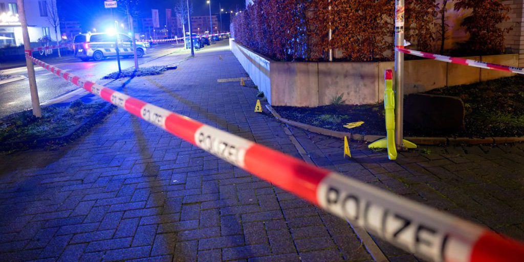 Sparatoria a Colonia: due uomini gravemente feriti vicino alla sala Motorworld