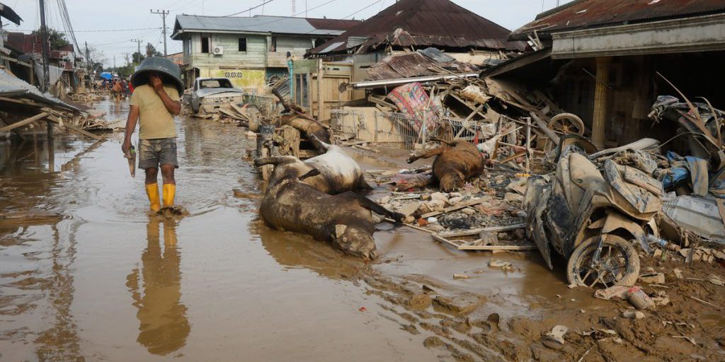 Inondazioni in Indonesia: quasi 1.000 morti a Sumatra