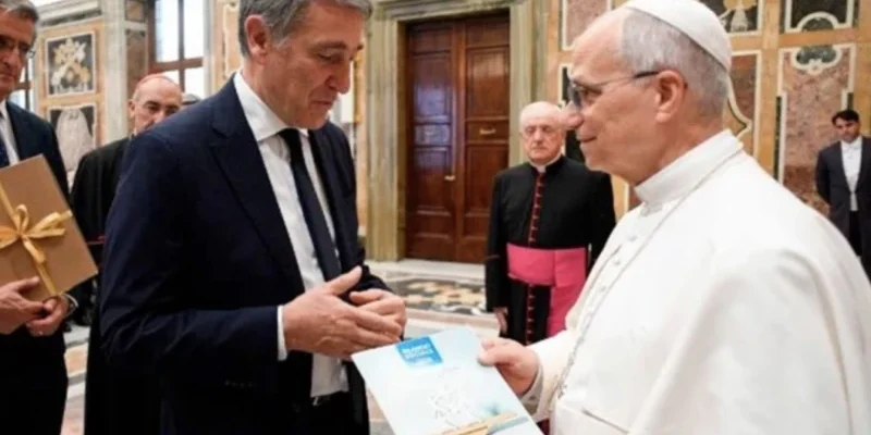 Papa Leone XIV condanna l'usura: un peccato grave che corrompe il cuore umano e schiaccia i più deboli