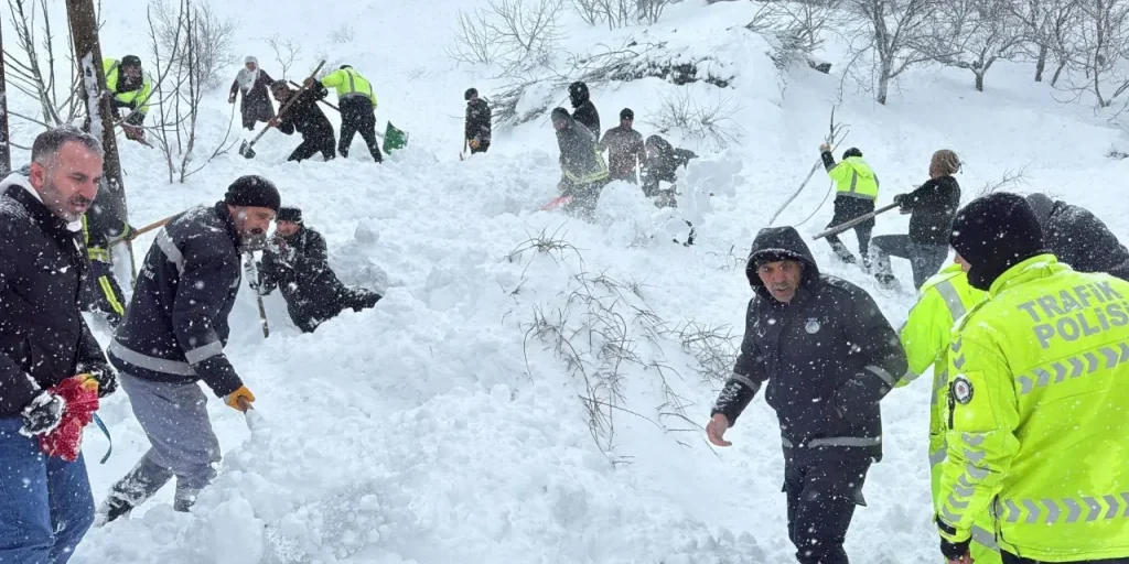 Avalancha a Van: una persona morta e 22 abitazioni evacuate