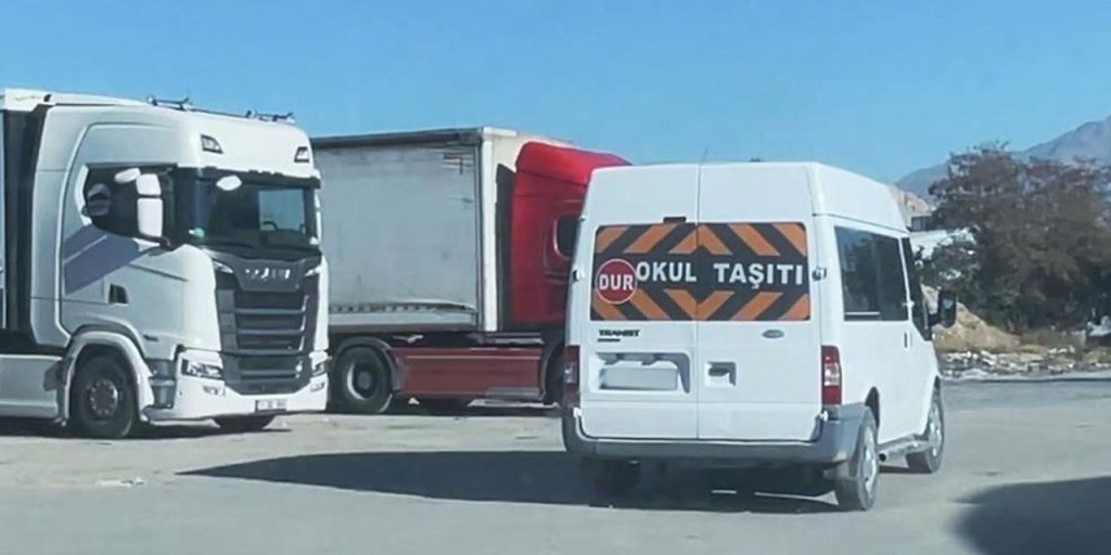 Van'da 'okul taşıtı' yazan araçtan uyuşturucu çıktı