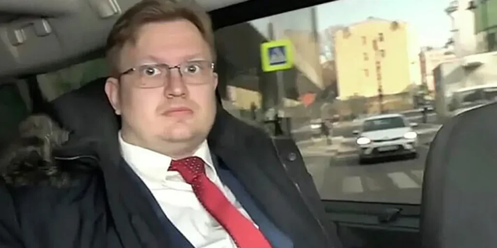 Arseniy Konovalov, ex diplomatico russo, condannato a 12 anni per trasmissione di informazioni segrete a Stati Uniti