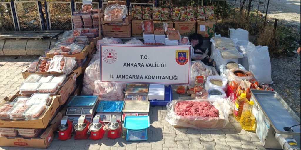 Vatandaşa yedireceklerdi! Ankara'da 1 ton 200 kilogram bozuk et ele geçirildi