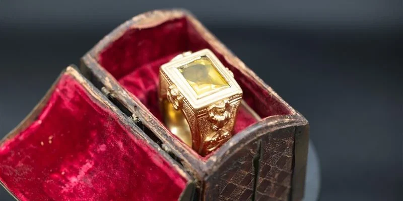 Una mostra unica di artefatti papali arriva al Mall of America: la collezione di Father Richard Kunst in esposizione per celebrare il 175esimo anniversario dell'Arcidiocesi di St. Paul e Minneapolis