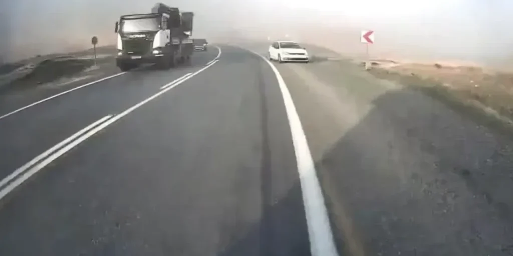 Frenata in tempo evita collisione in un virad