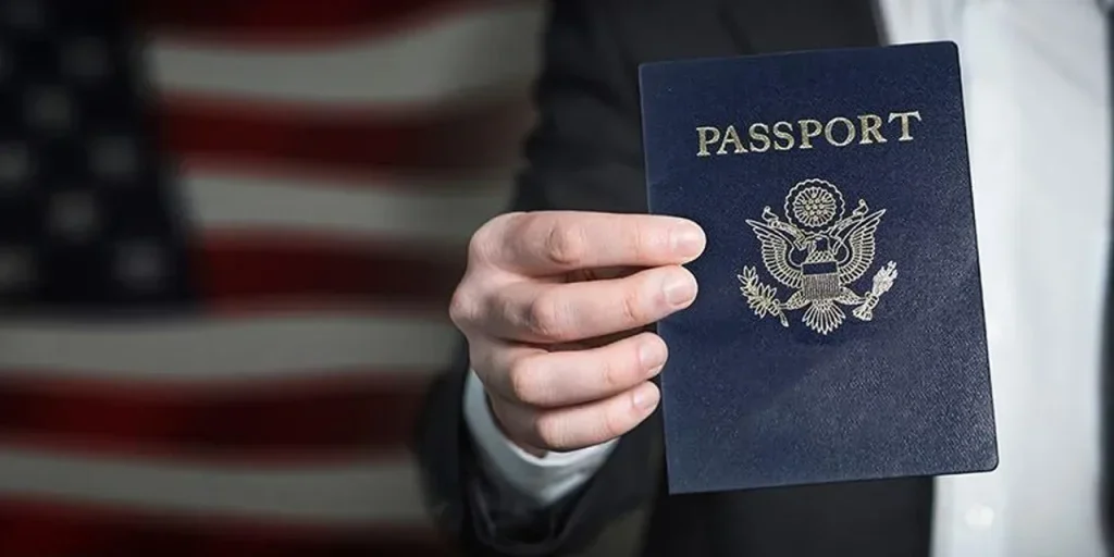 Gli Stati Uniti sospendono temporaneamente i visti per i cittadini afgani