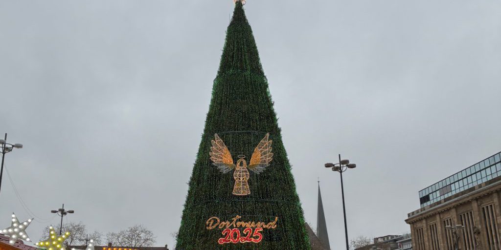 Albero di Natale di Dortmund in polemica: opinioni divise