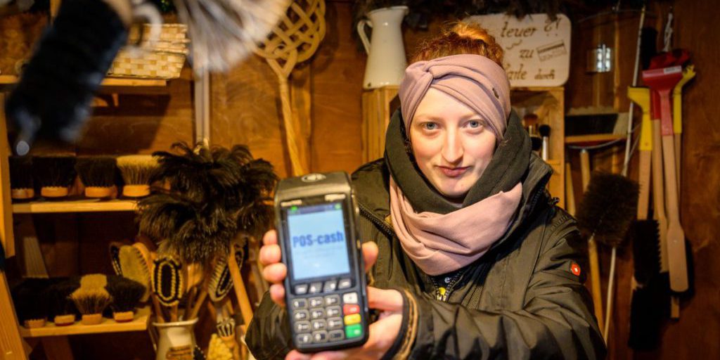 Discussione sull'obbligo di pagamento con carta nei mercati di Natale tedeschi