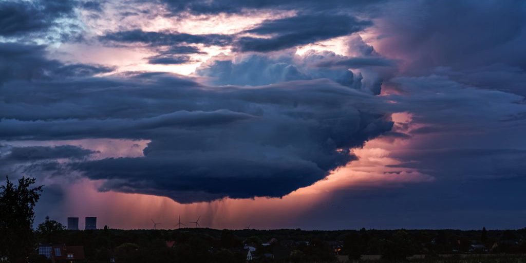 Allarme Meteo nella Renania Settentrionale-Vestfalia: un Pericoloso Sviluppo si Profila all'Orizzonte