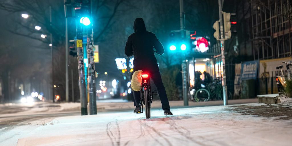 Ritorno improvviso di neve e ghiaccio in NRW: traffico pericoloso