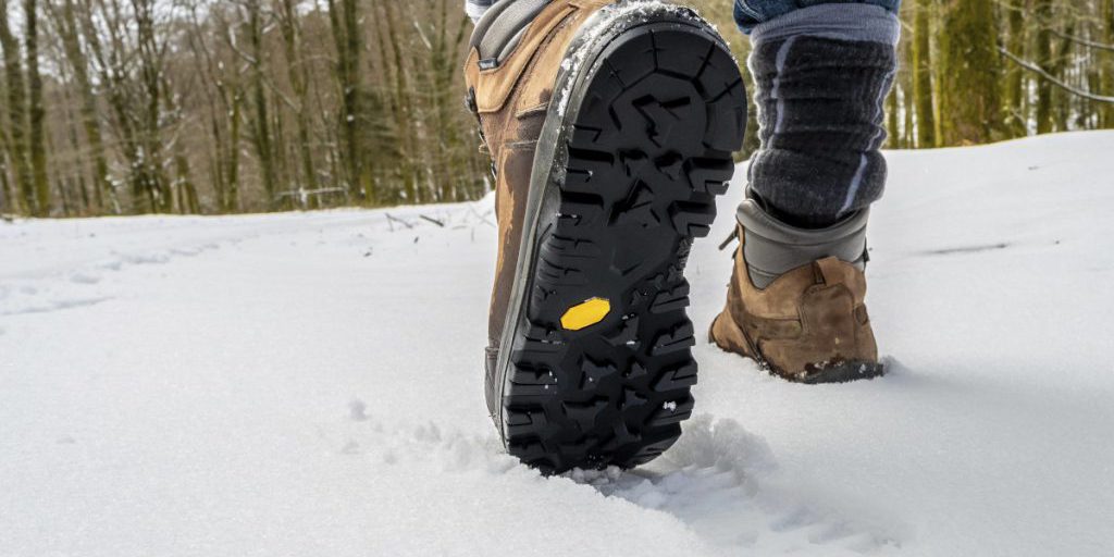 Mantenere i piedi caldi con un semplice pezzo di cartone
