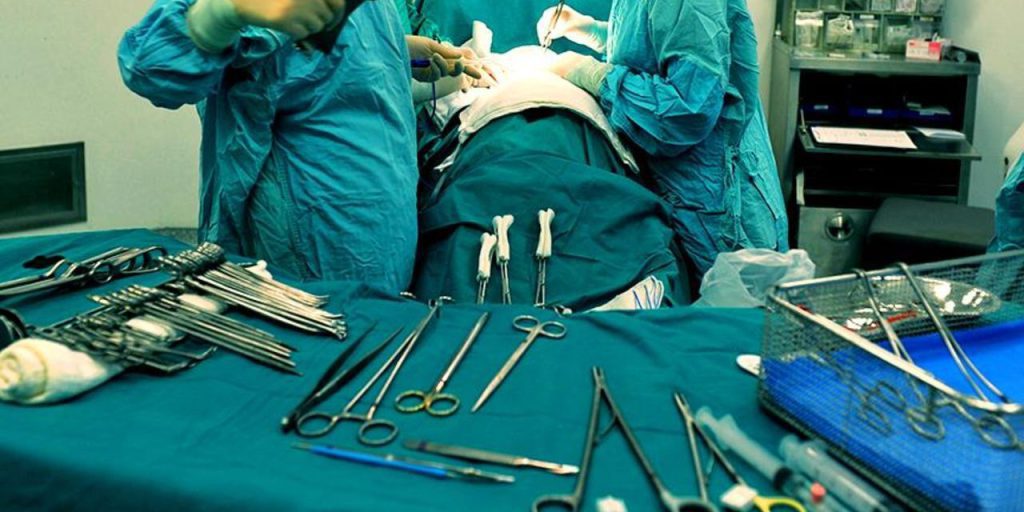 Yasaklı doktor ameliyata girdi, hasta öldü! Savcılık 33 yıla kadar hapis talep etti