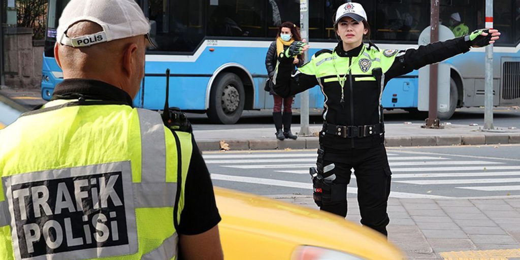 Yeni trafik kanununda caydırıcı adım! İhtara uymayana 200 bin lira ceza yolda